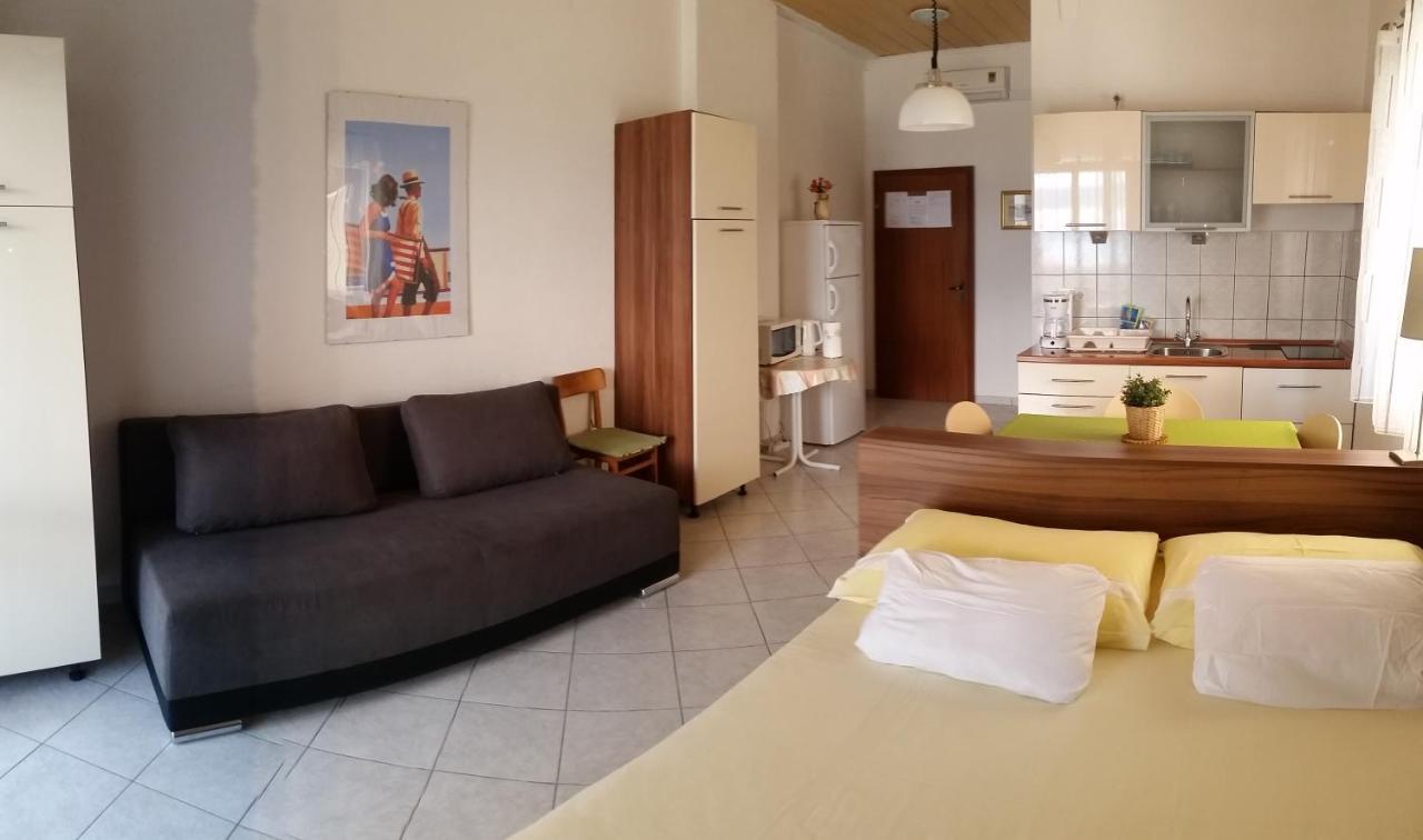 Studio Ground Floor With Terace Brela Exterior foto